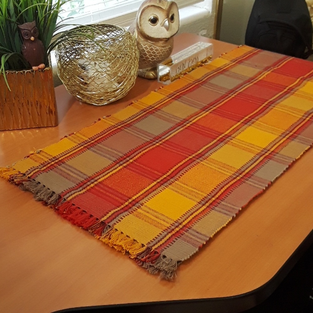 Fall table runner great condition fall colors🍁🍂 100% Cotton.